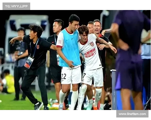 英超赛场频现争议判罚 引发球迷热议和裁判公信力危机